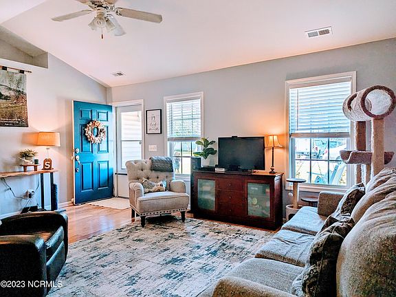 3rd image of 1778 Liz Lane NE