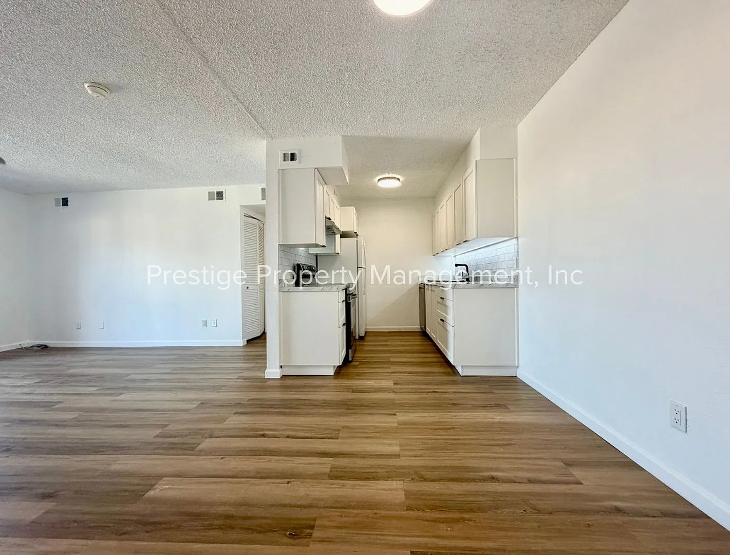 FULLY Remodeled and Cute NorthWest Condo With Everything You Need — Photo 4