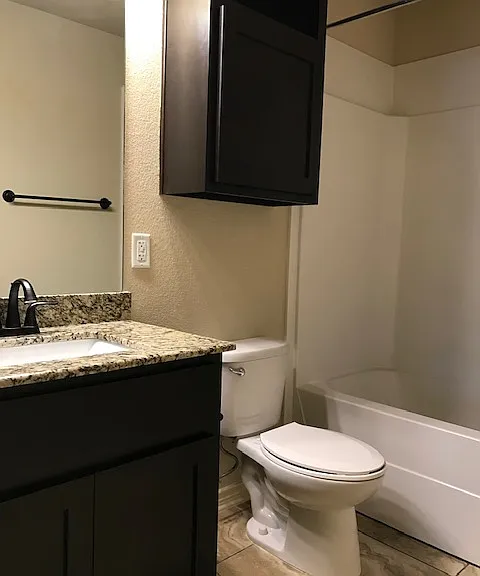 5506 Settlers Ct #B — Photo 13