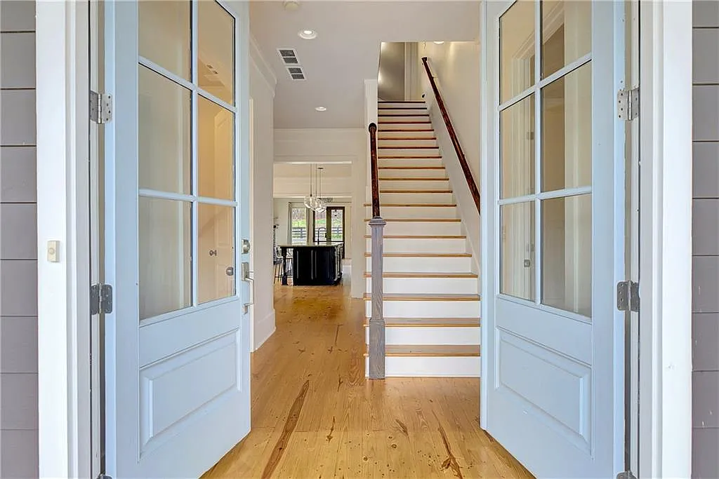 6 bed, 4.5 bath, 2518 sqft, $8,000 — Photo 3
