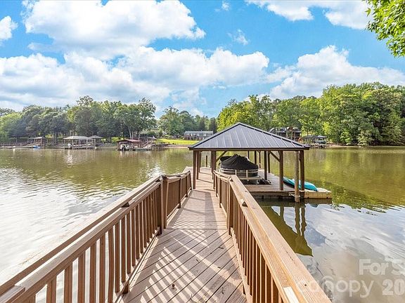 4th image of 9128 Shorewood Pl