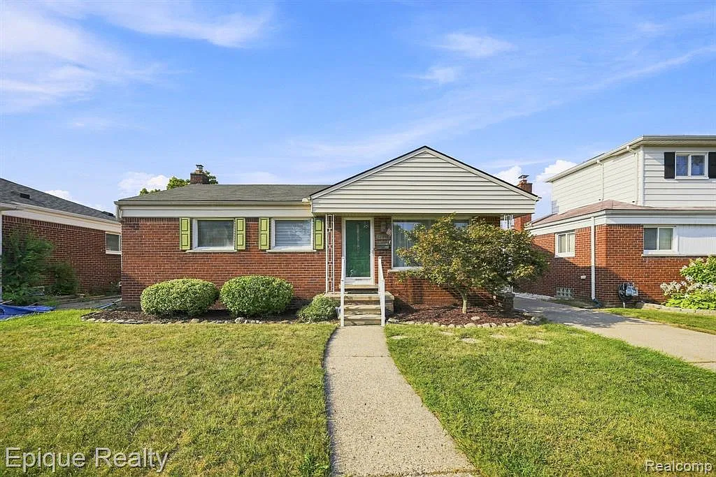 3 bed, 1100 sqft, $1,800 — Photo 1