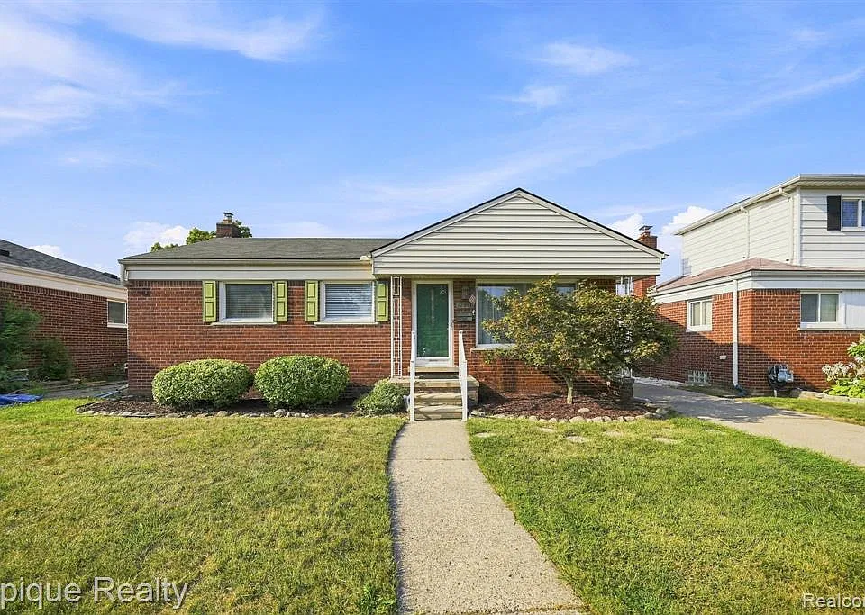 32980 Rosslyn Ave