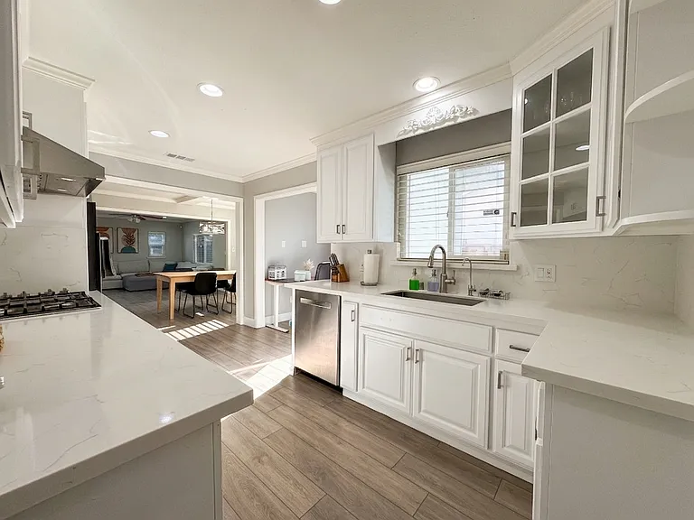 2062 Leon Dr — Photo 3