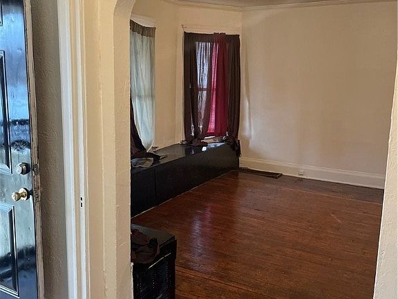 5th image of 13525 Beaumont Ave