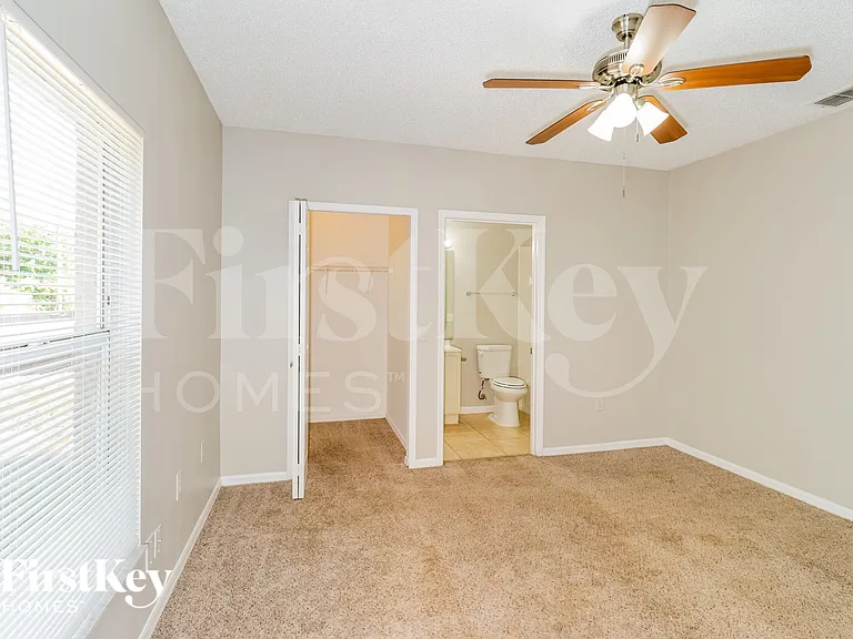 1163 Schumann Dr — Photo 8