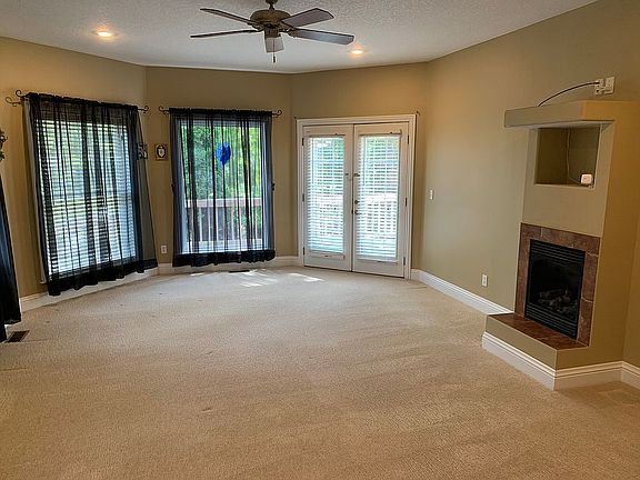 4th image of 1911 Sherry Lea Dr