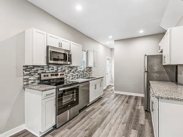 3239 Boulevard Pl, Indianapolis, IN 46208