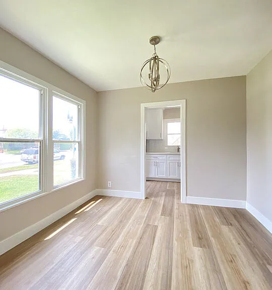2620 S Barrington Ave — Photo 6