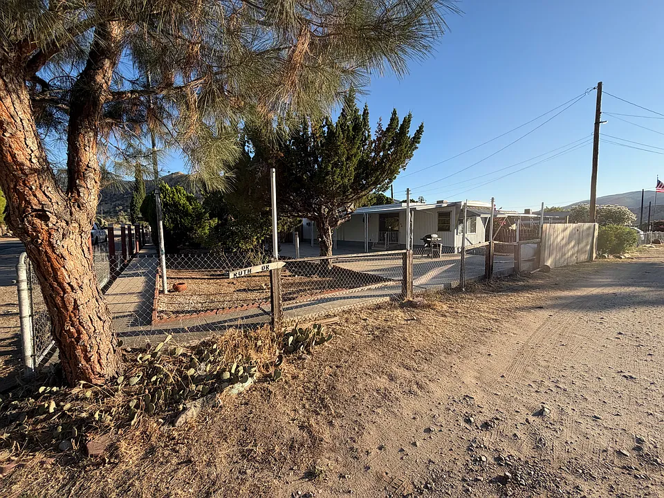 2411 Ronita Ln