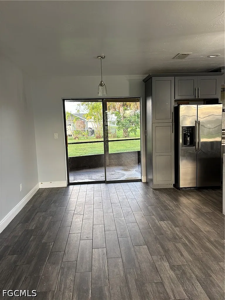 3 bed, 2.0 bath, 1633 sqft, $2,000 — Photo 3