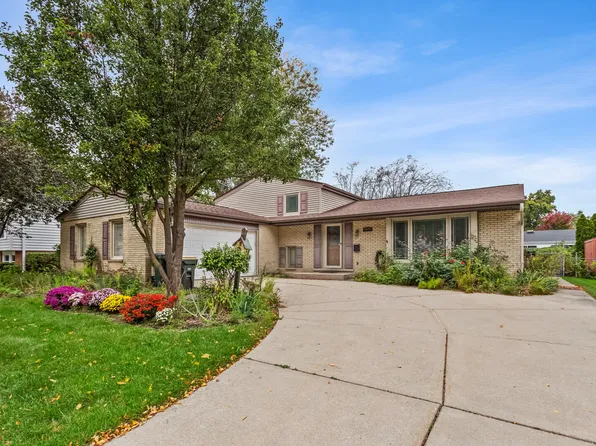 1622 S Surrey Ridge Dr, Arlington Heights, IL 60005