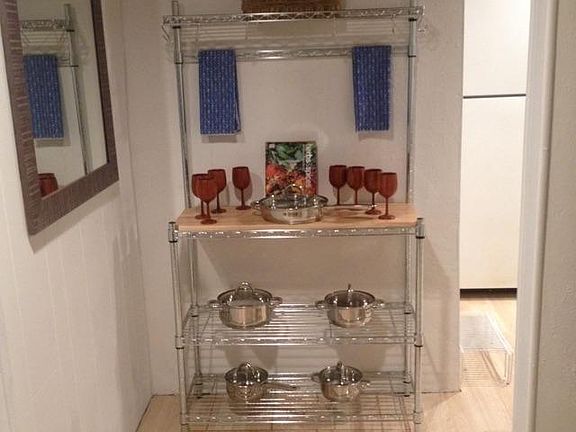 entry to kitchen