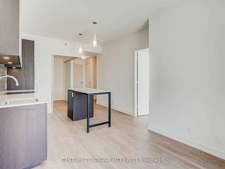 203 College St #512 — Photo 11