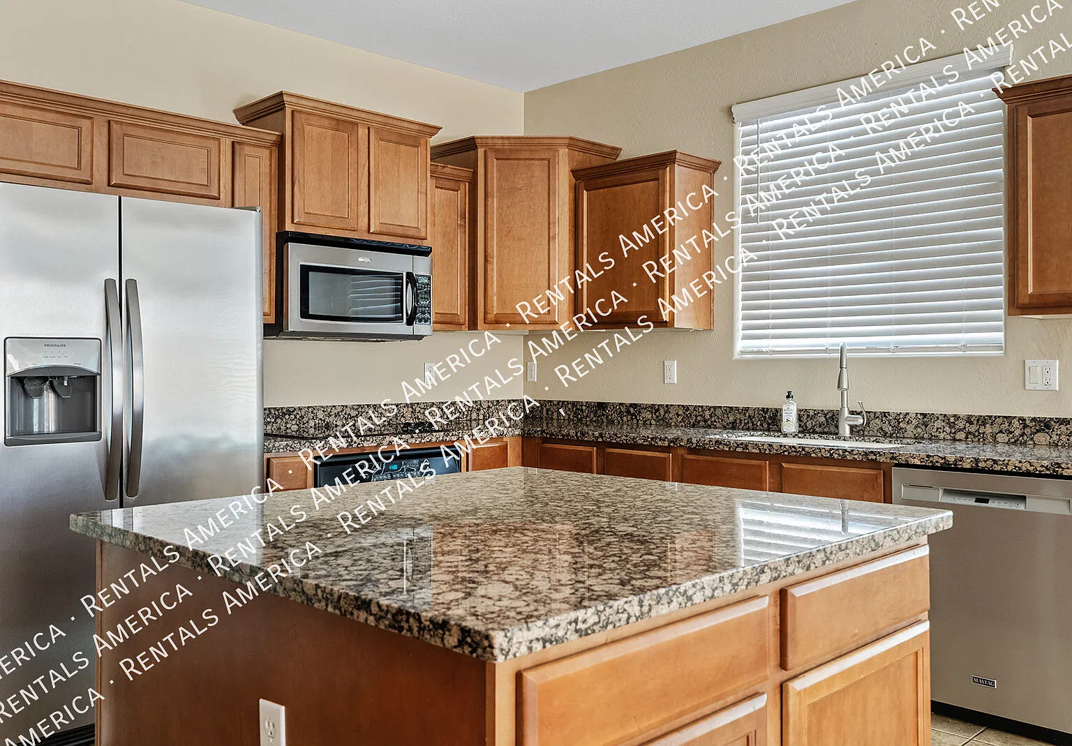 Beautifully Updated Chandler Home with Fresh Paint Inside and Out! — Photo 4