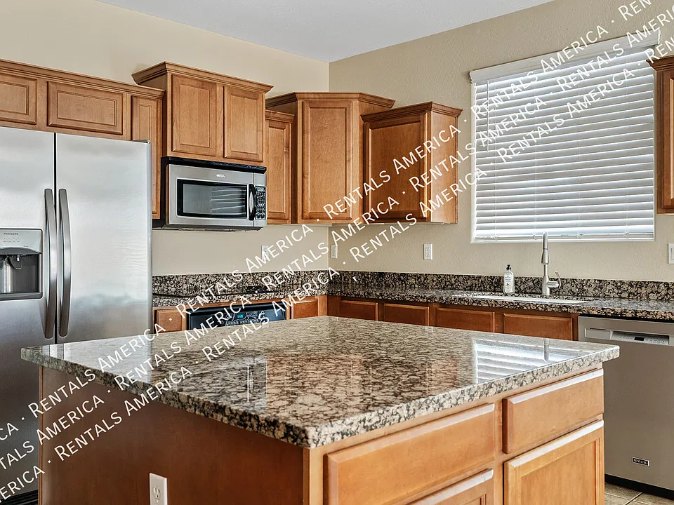 311 W Wisteria Pl