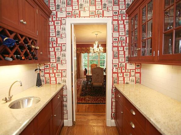 Sunnyridge colonial on private road