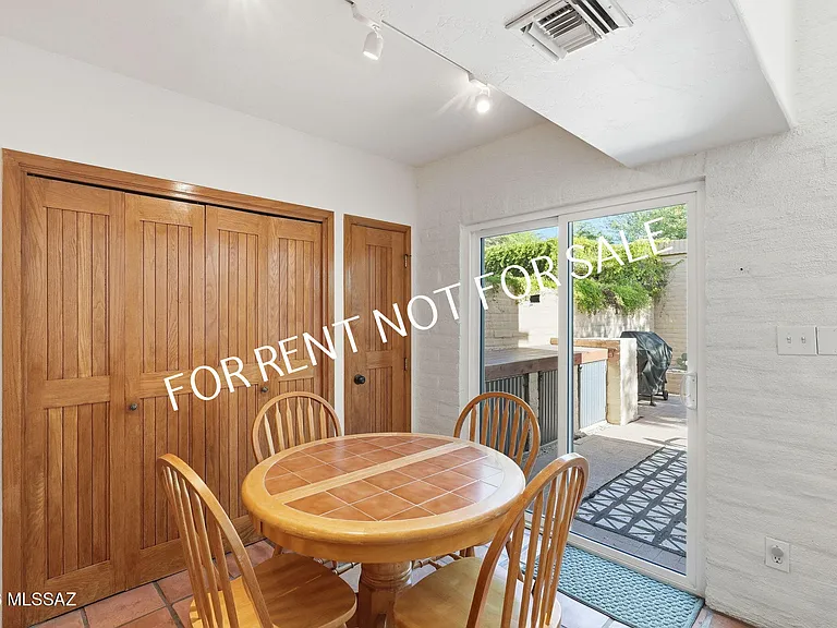 2824 E Sierra Vista Rd — Photo 12