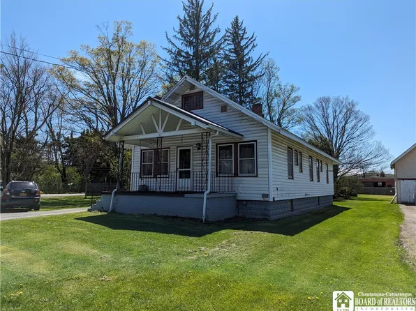 105 Liberty St, Arcade, NY 14009