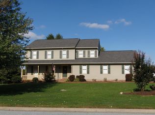 160 Foxshire Dr, Lancaster, PA 17601