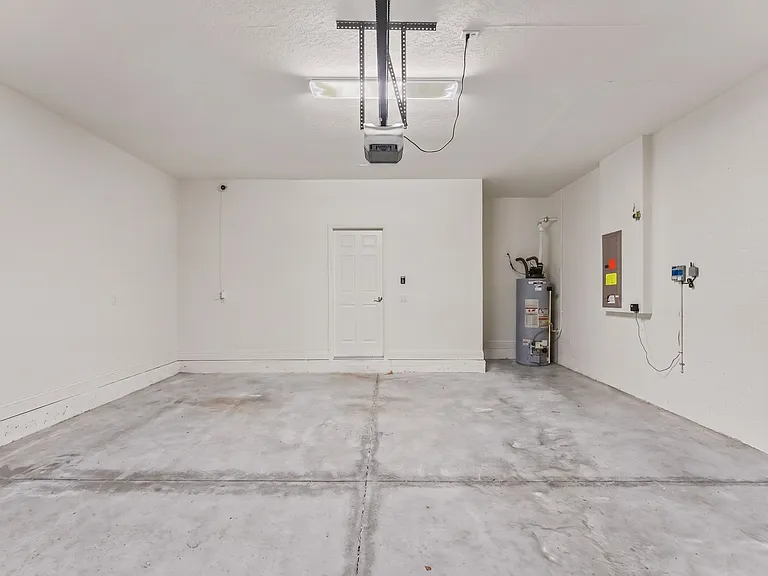 12969 Burns Dr — Photo 35