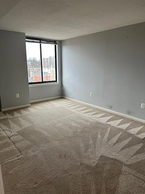 Building Photo - 2220 Fairfax Dr #811