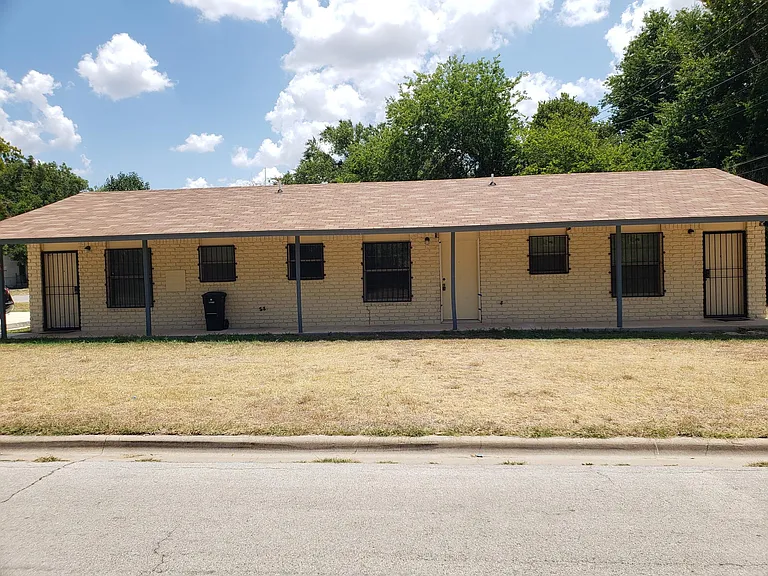 608 West Ave J Tri-Plex