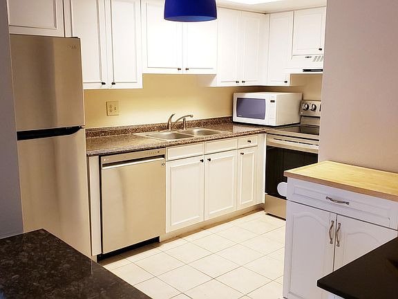 Kitchen with Upgraded Appliances!