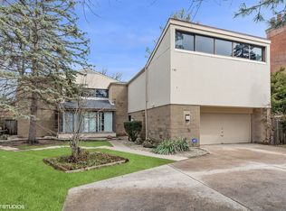 2773 Sheridan Rd, Evanston, IL 60201