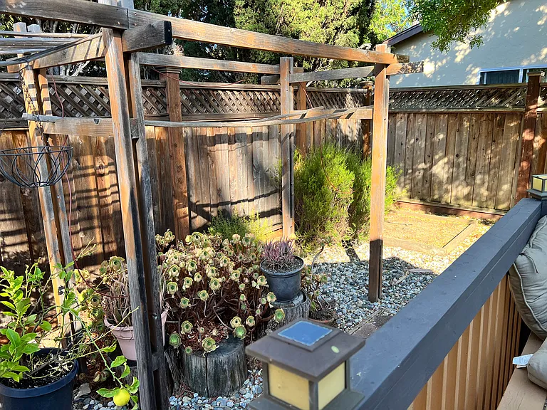 450 Neptune Dr — Photo 13