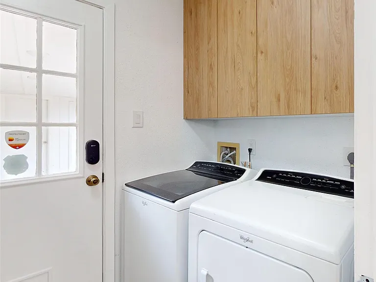 8515 Mullins Dr — Photo 11