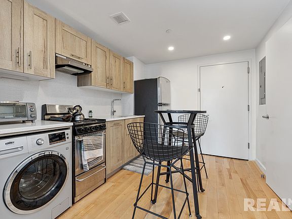 3rd image of 63 W 104th St #602B