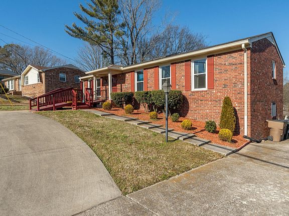 Side wrap around driveway