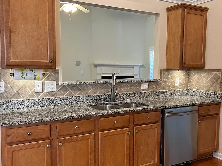 2541 Southhaven Ln — Photo 6