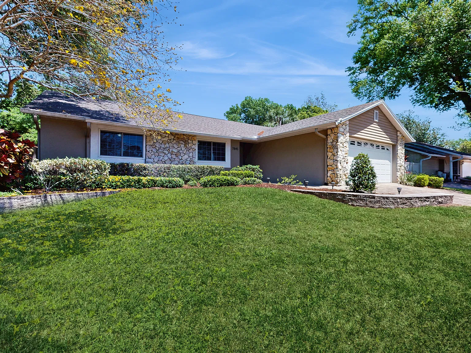 3 bed, 2303 sqft, $3,300 — Photo 3