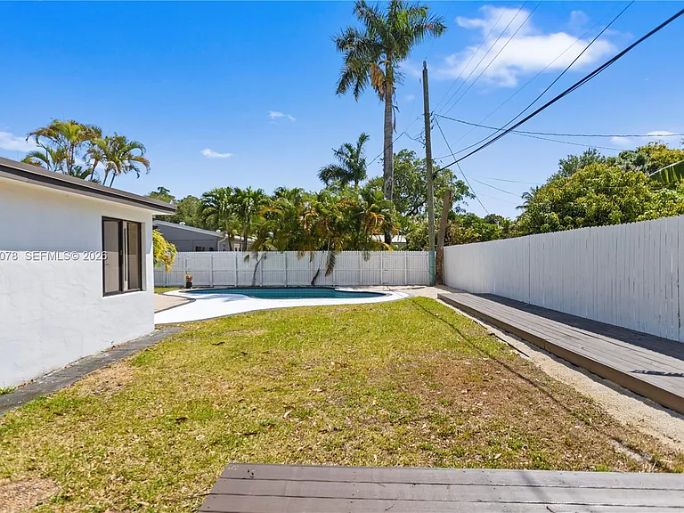 1524 SW 32nd Ct — Photo 41