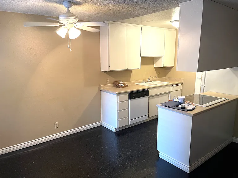 1412 N Cherry St #7 — Photo 4