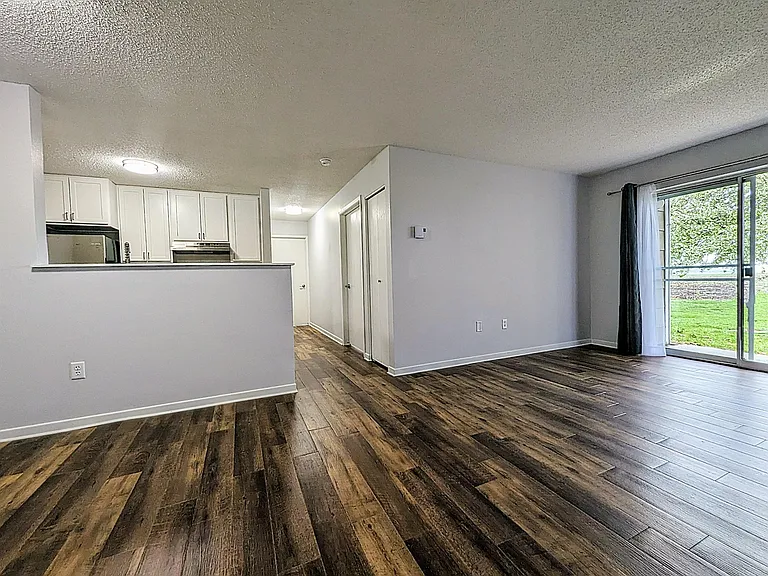 408 E 15th St #107 — Photo 3