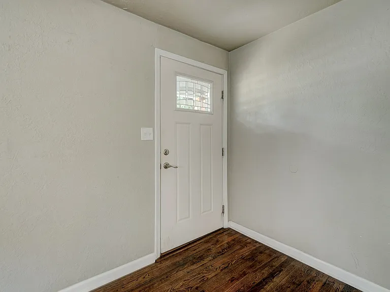 712 Dakota St — Photo 3