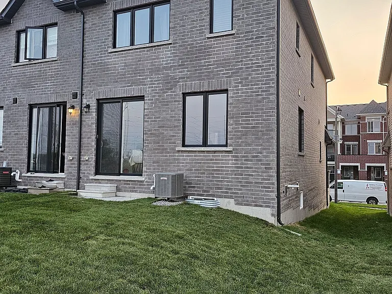 1084 Lockie Dr — Photo 9