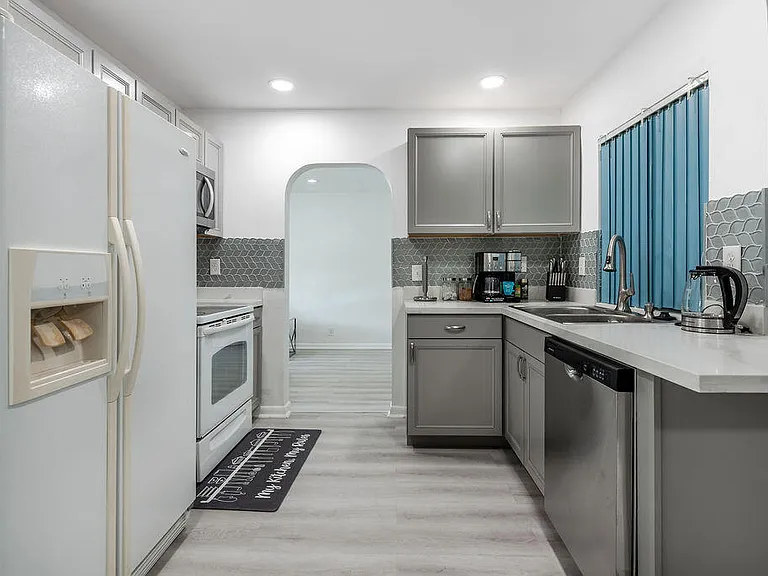 3400 NW 39th Ave — Photo 25