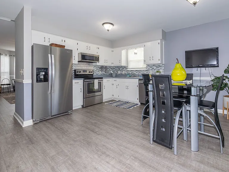 1810 Violet Ct — Photo 5