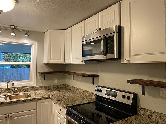 4th image of 6602 S Wapato St