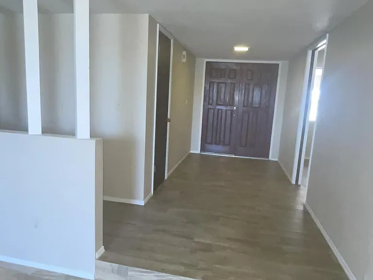 3468 E Hearn Rd — Photo 2