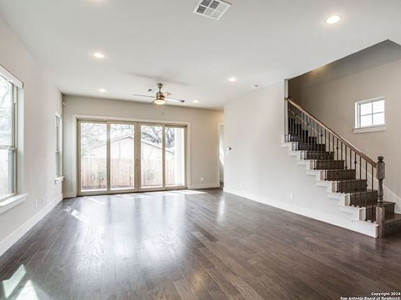 5th image of 130 DAVIS CT #102