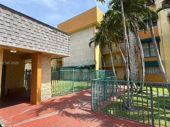 606 W 81st St, Hialeah, FL