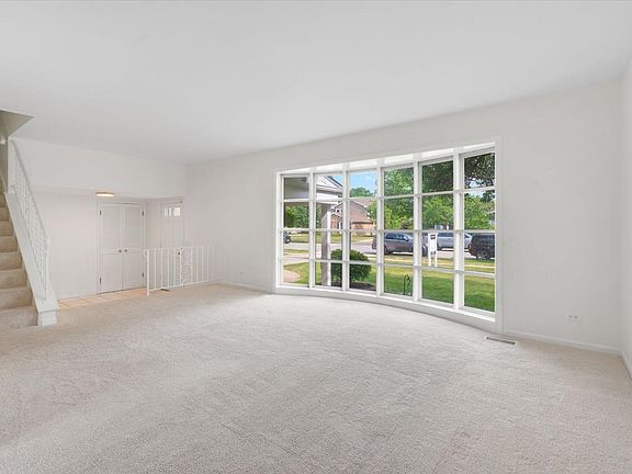 4th image of 1541 E Lake Louise Dr