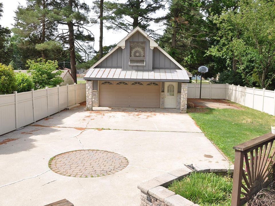 2nd image of 204 University Blvd