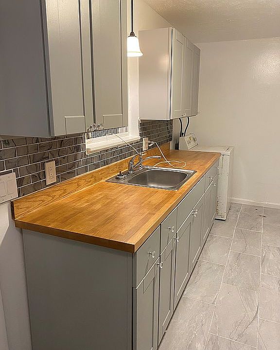 2nd image of 466 Middetown Ave 2