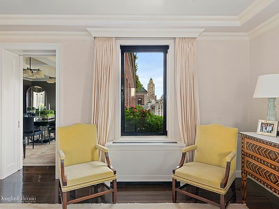 4th image of 15 E 69th St #16B